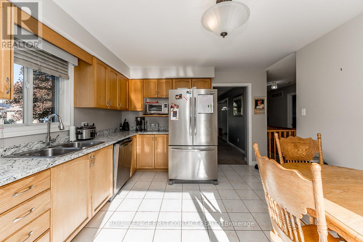 Single Family House Bungalow for Sale in  LANG DRIVE Barrie (Northwest) 