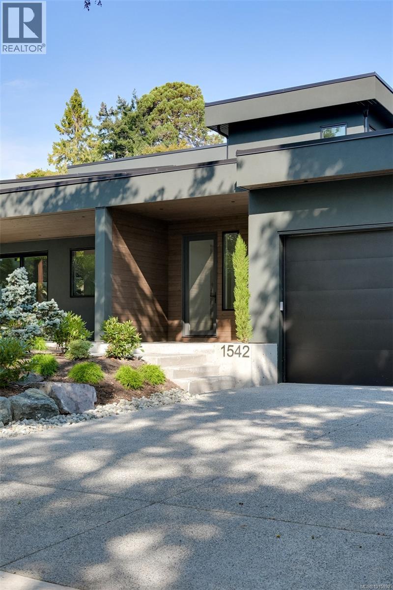  1542 Despard Avenue, Victoria