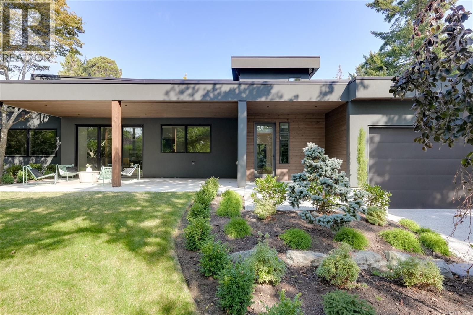  1542 Despard Avenue, Victoria