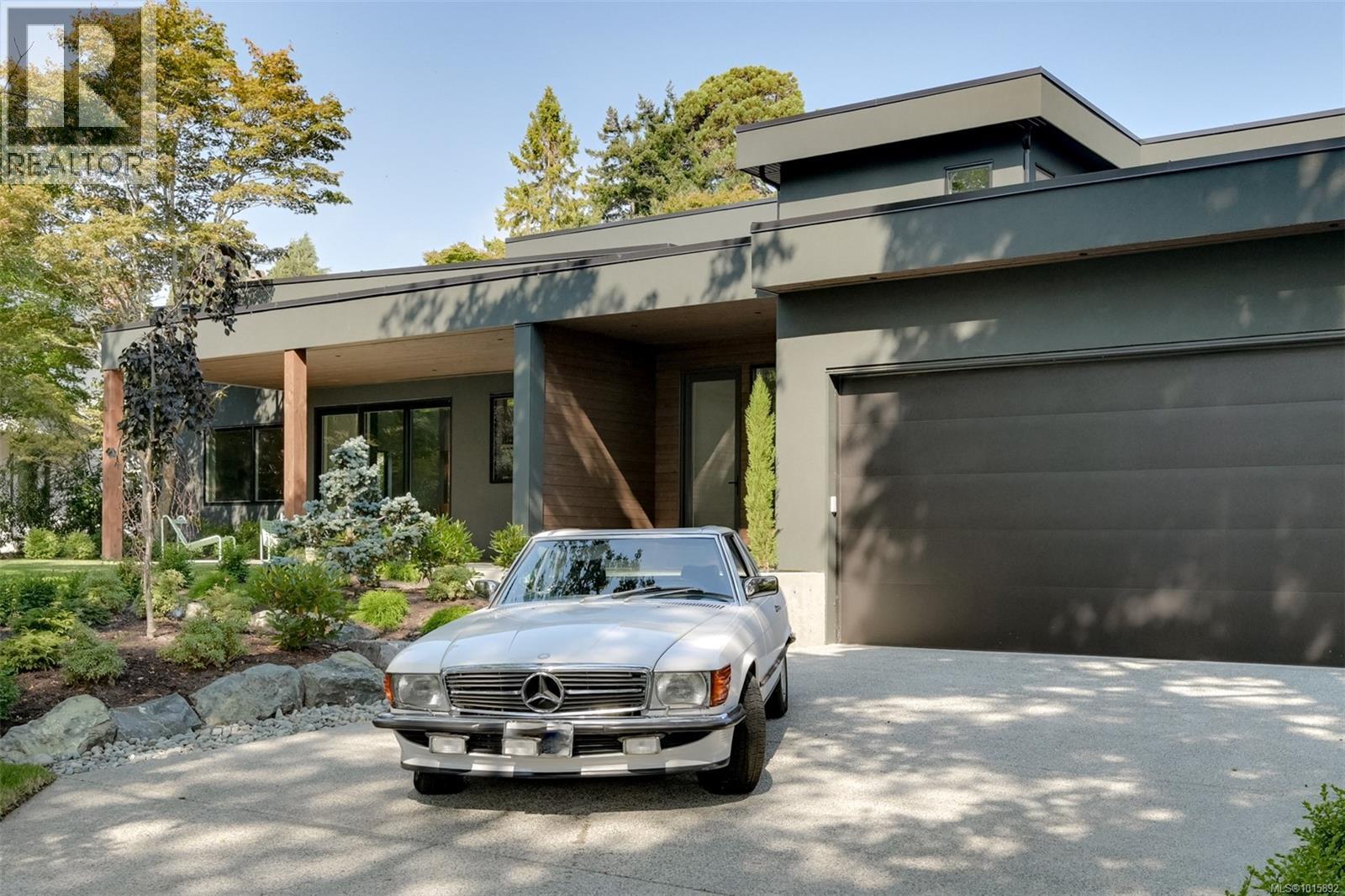  1542 Despard Avenue, Victoria