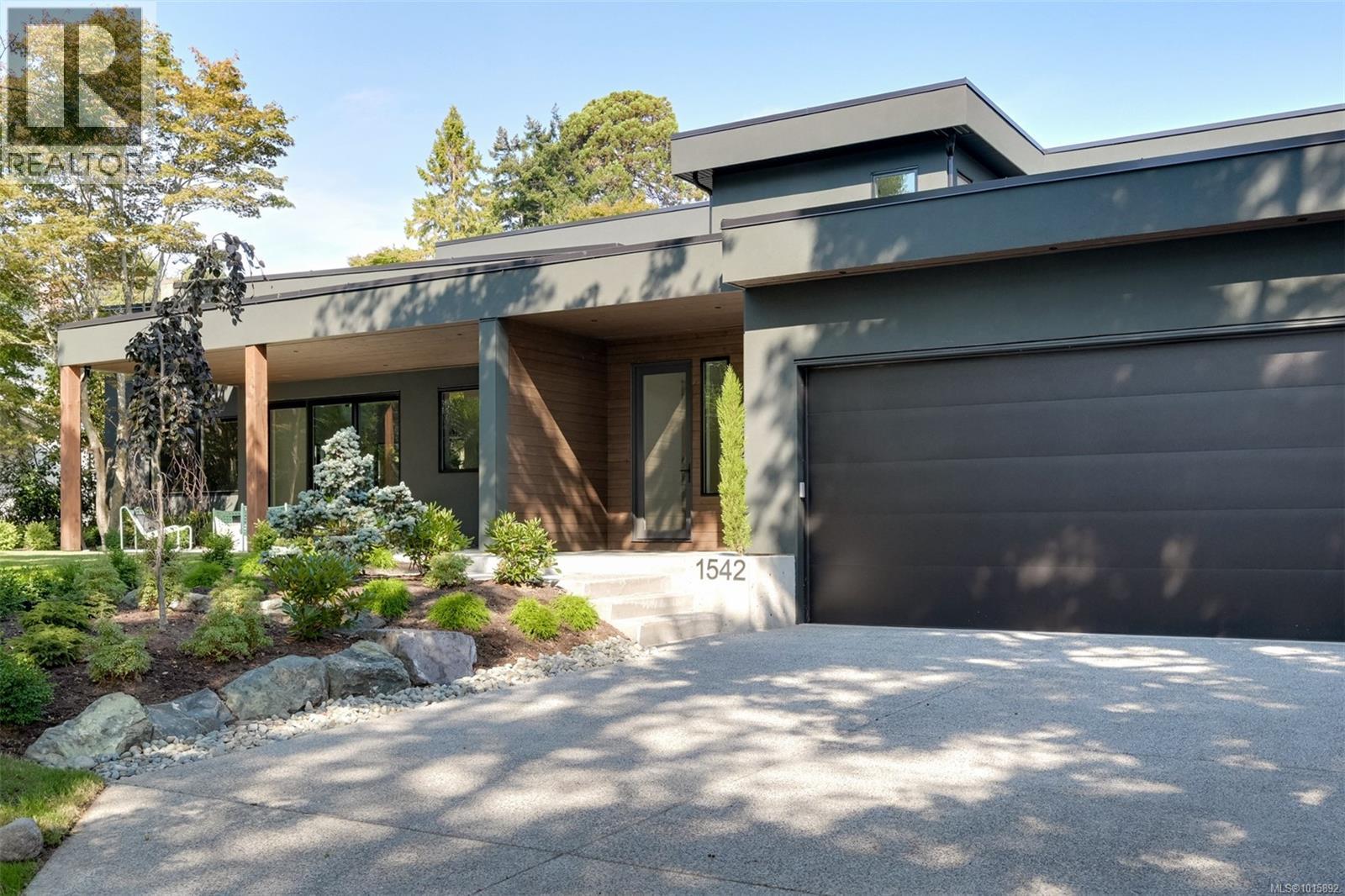  1542 Despard Avenue, Victoria