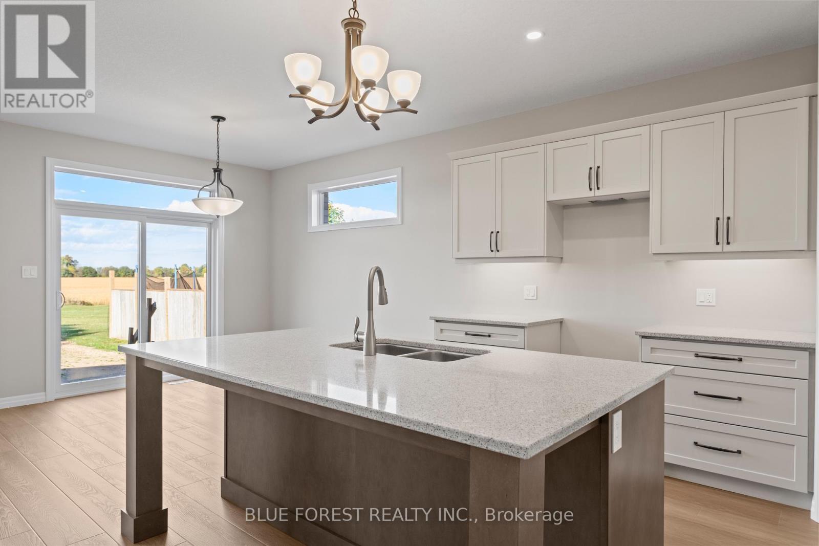 Single Family House Bungalow for Sale in  SNYDERS AVENUE Central Elgin (Belmont) 