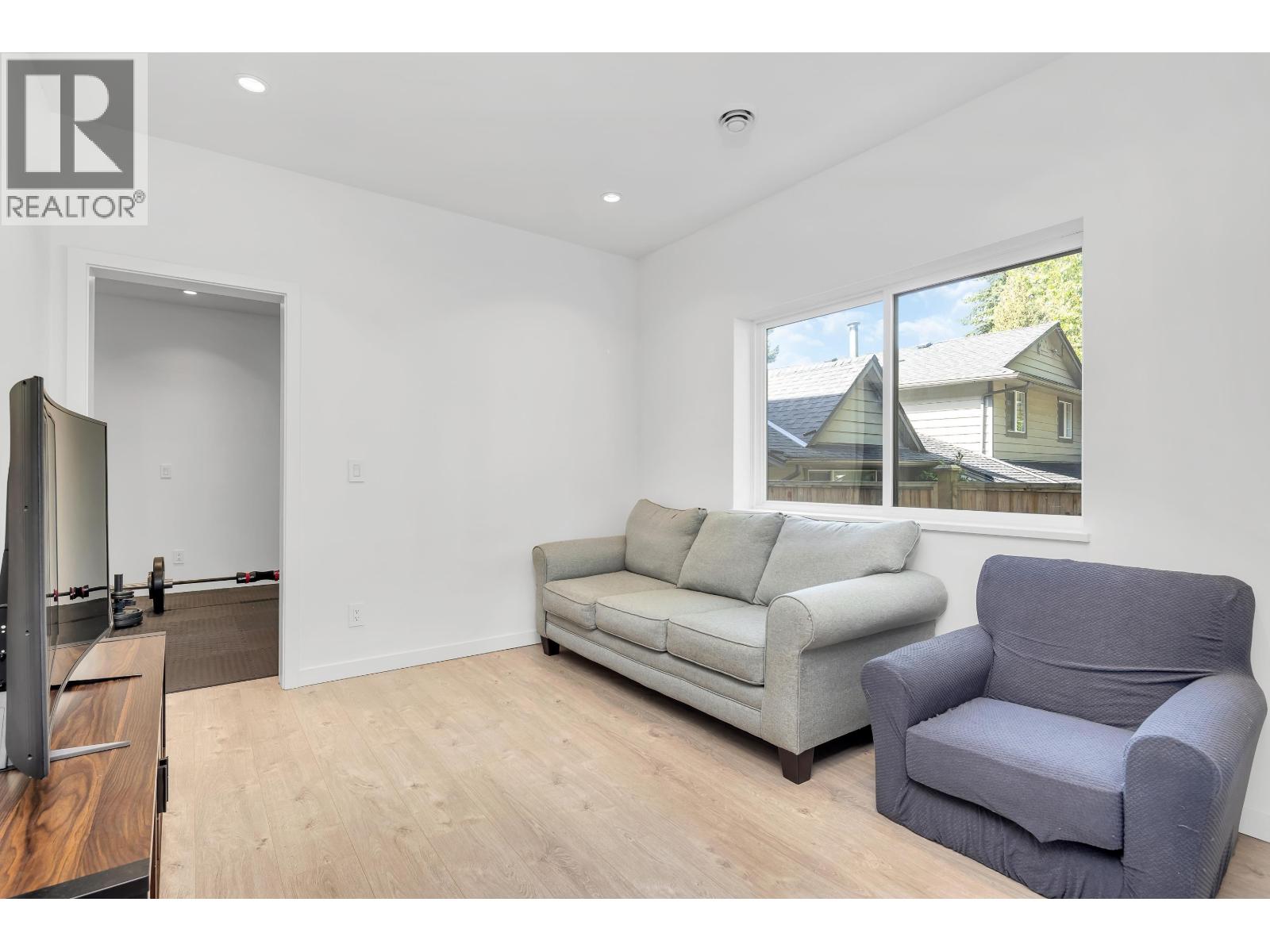 41727 GOVERNMENT ROAD, Squamish
