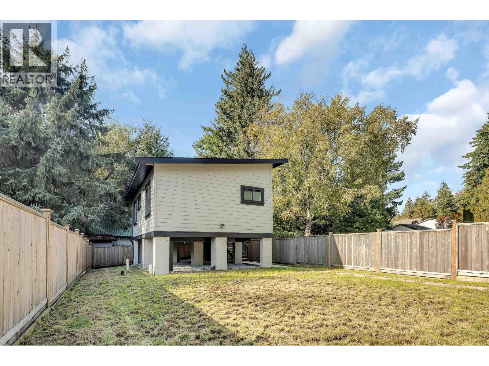 41727 GOVERNMENT ROAD, Squamish