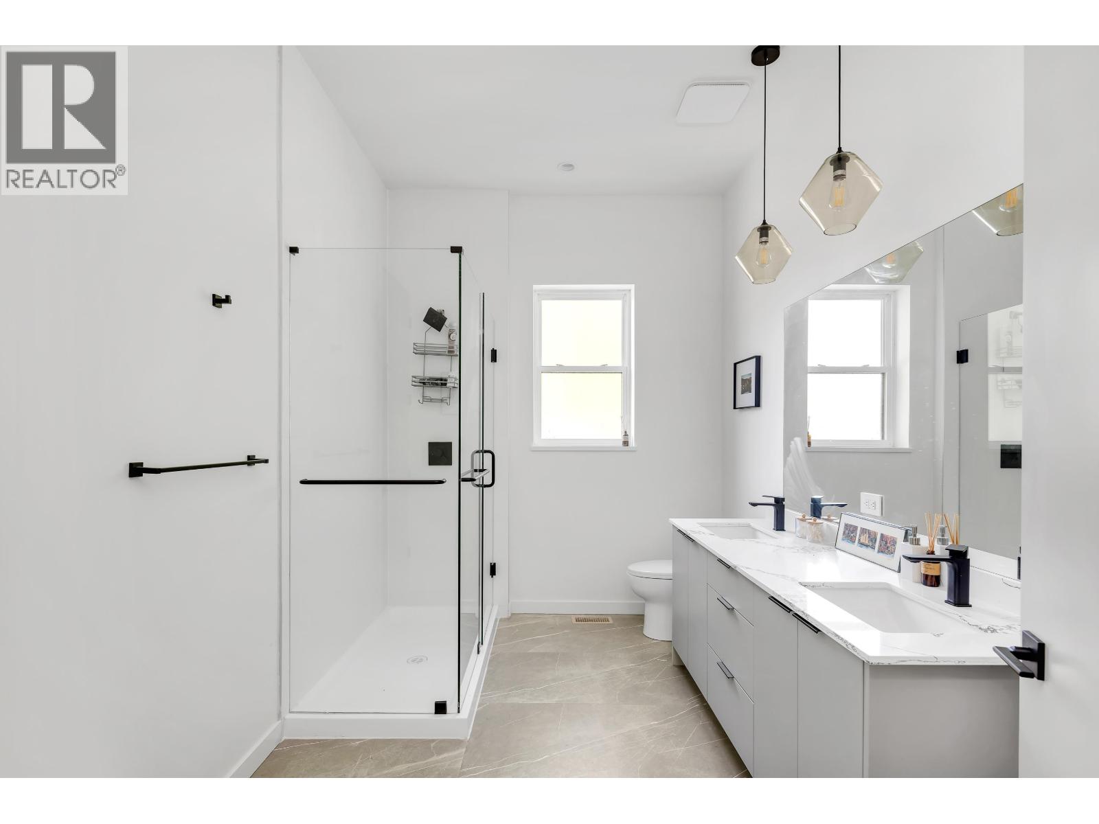 41727 GOVERNMENT ROAD, Squamish