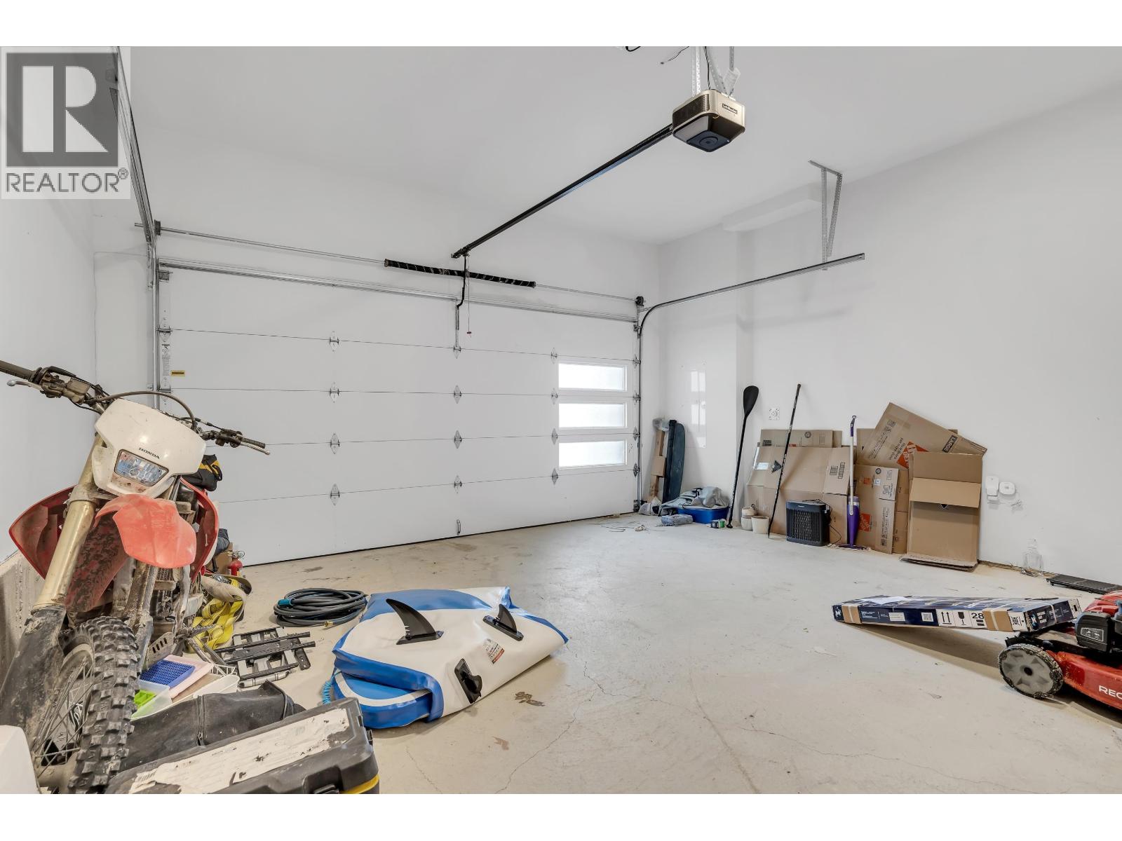 41727 GOVERNMENT ROAD, Squamish