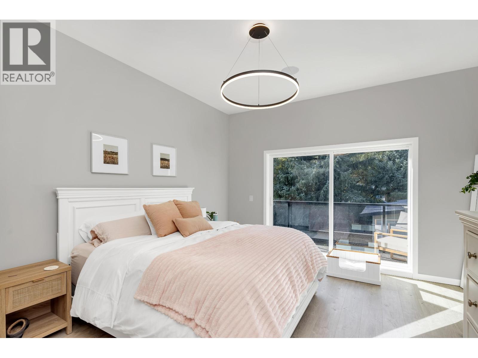 41727 GOVERNMENT ROAD, Squamish
