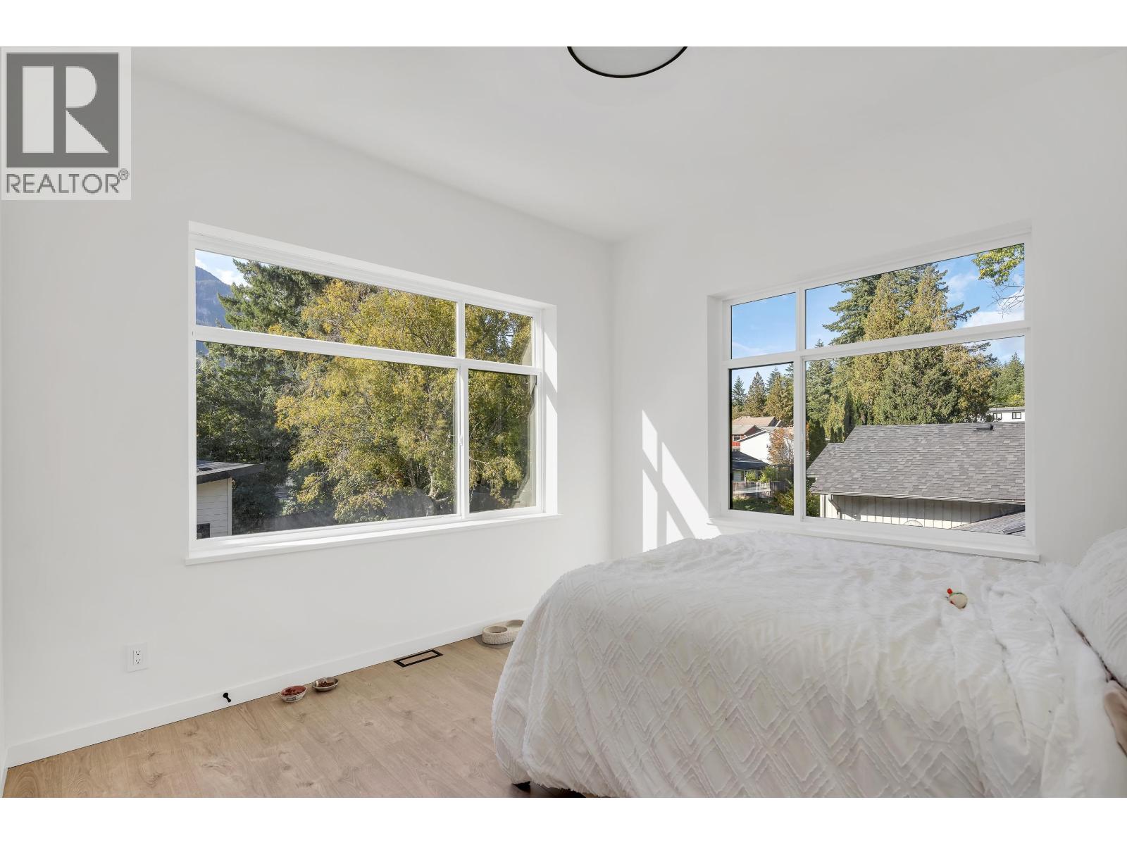41727 GOVERNMENT ROAD, Squamish