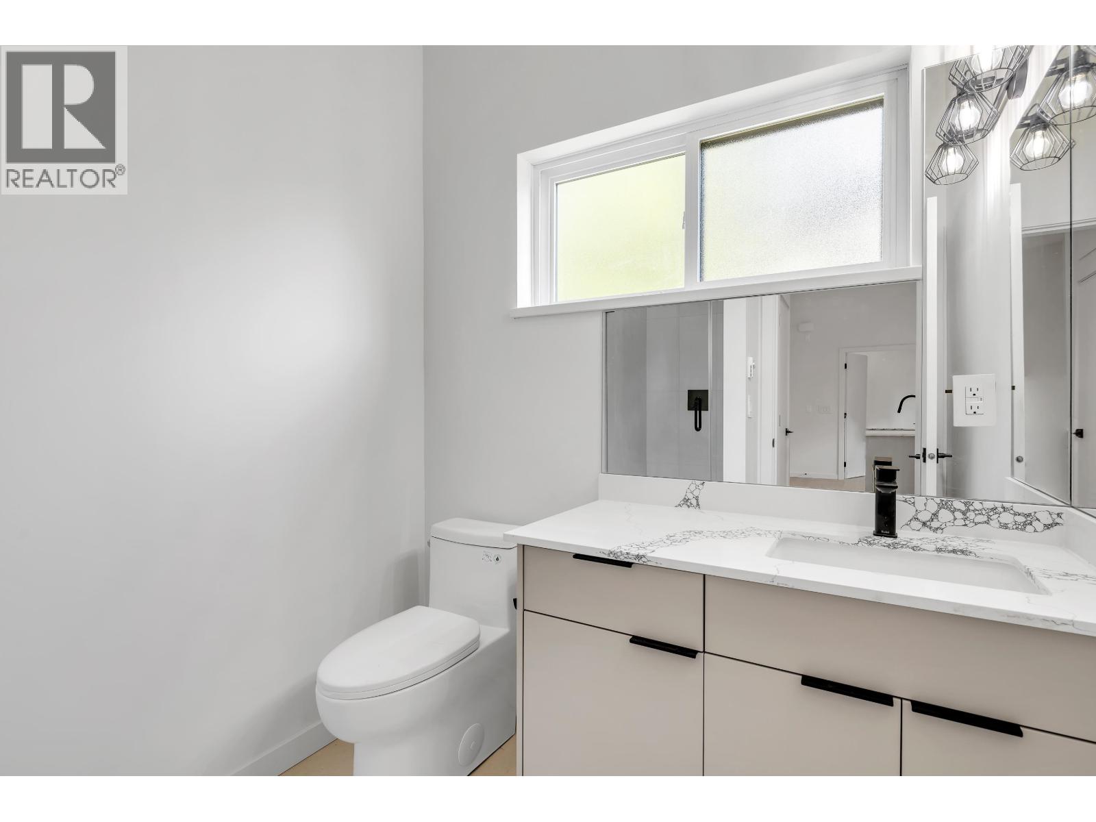 41727 GOVERNMENT ROAD, Squamish