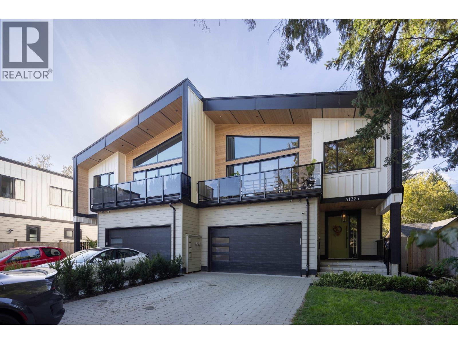 41727 GOVERNMENT ROAD, Squamish