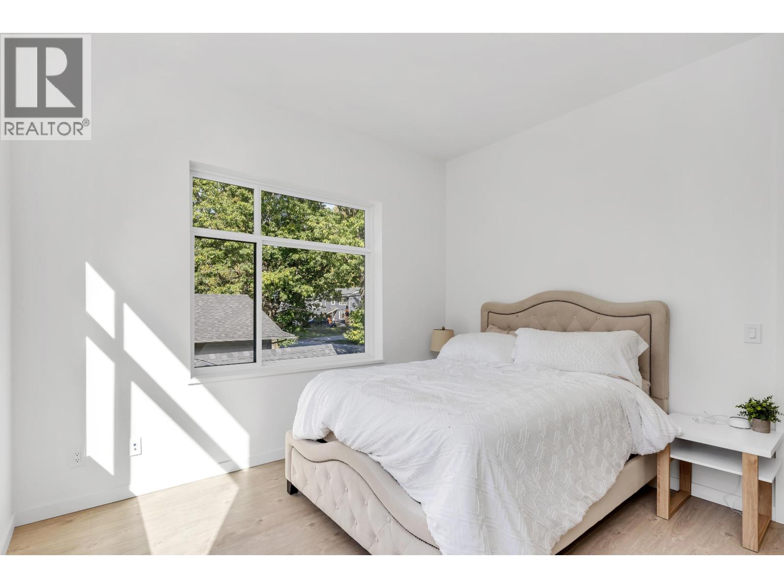 41727 GOVERNMENT ROAD, Squamish