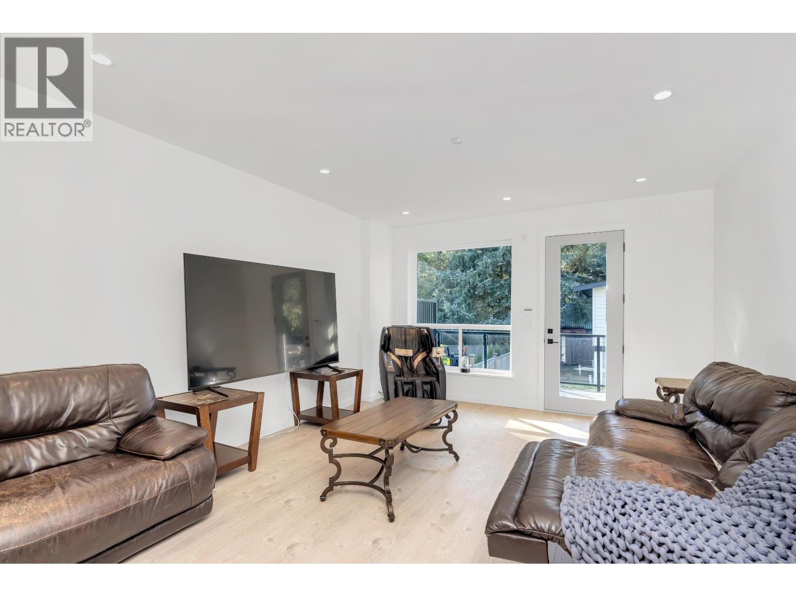 41727 GOVERNMENT ROAD, Squamish