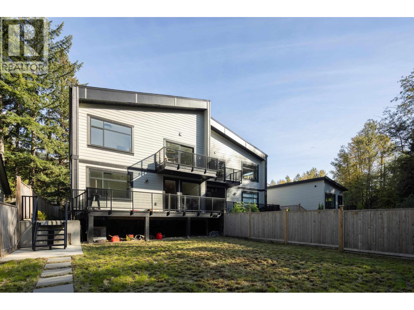 41727 GOVERNMENT ROAD, Squamish