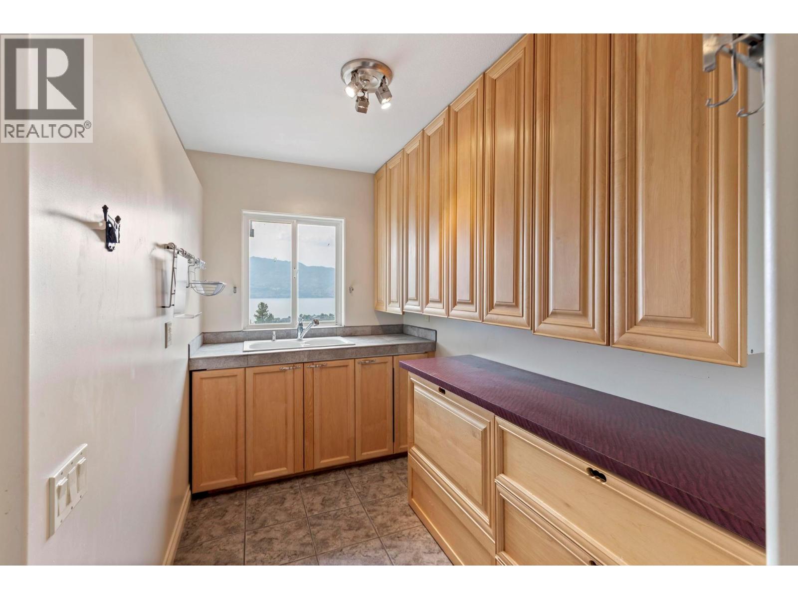  1569 Gregory Road, West Kelowna