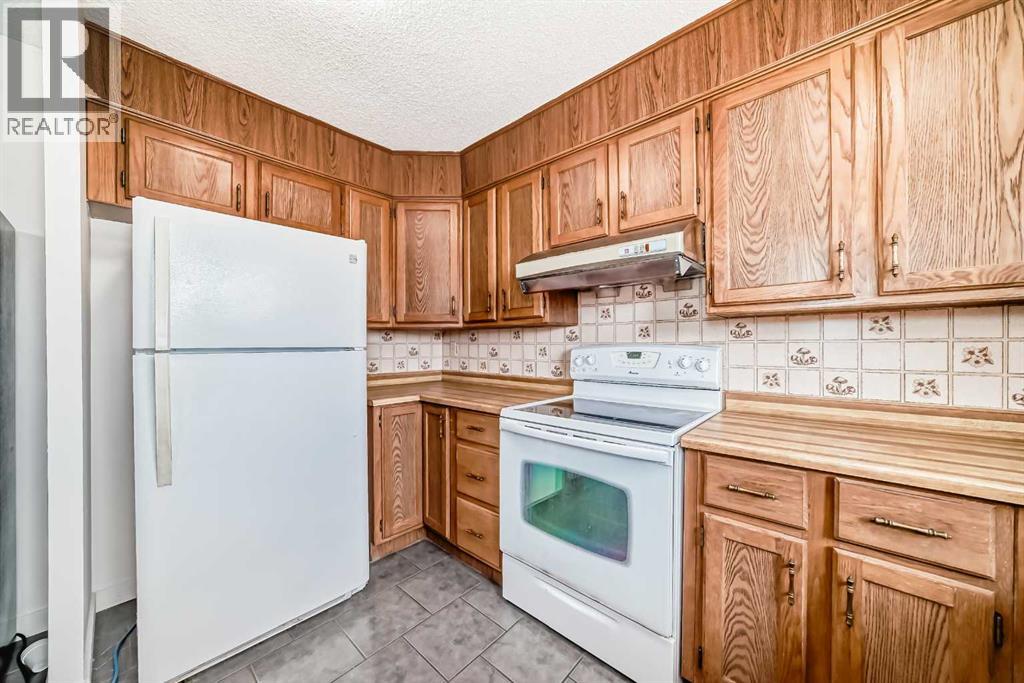 Single Family House 4 Level for Sale in  Beddington Circle NE Beddington Heights Calgary 