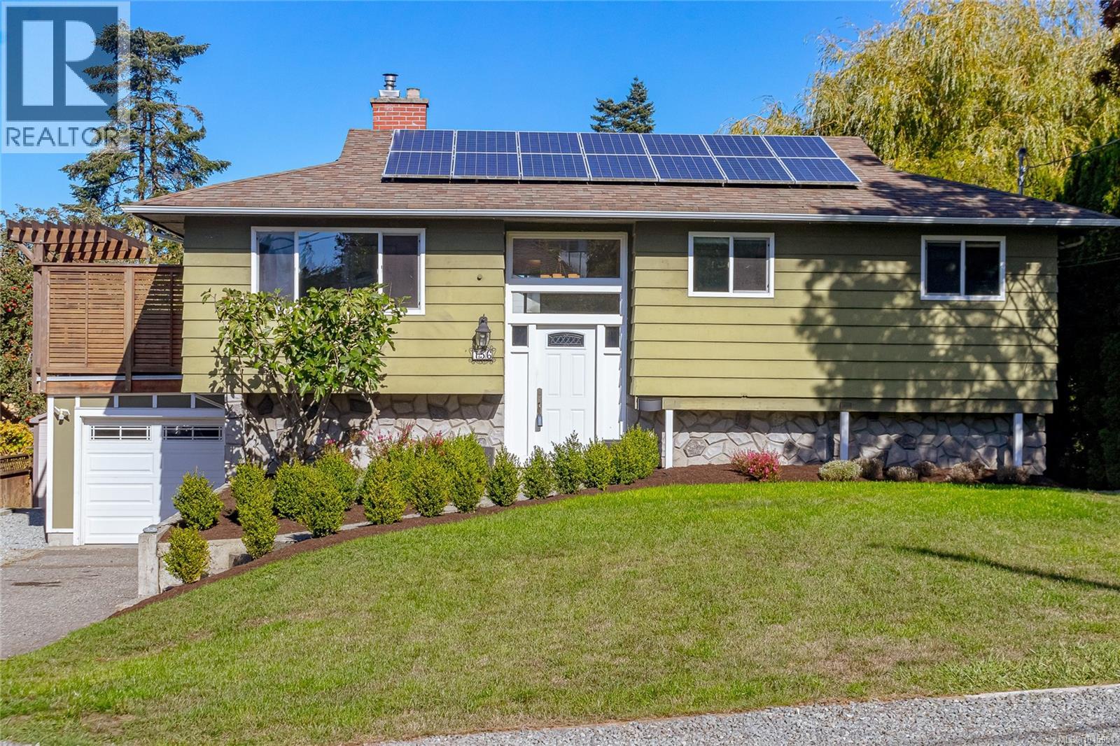  756 Snowdrop Avenue, Saanich
