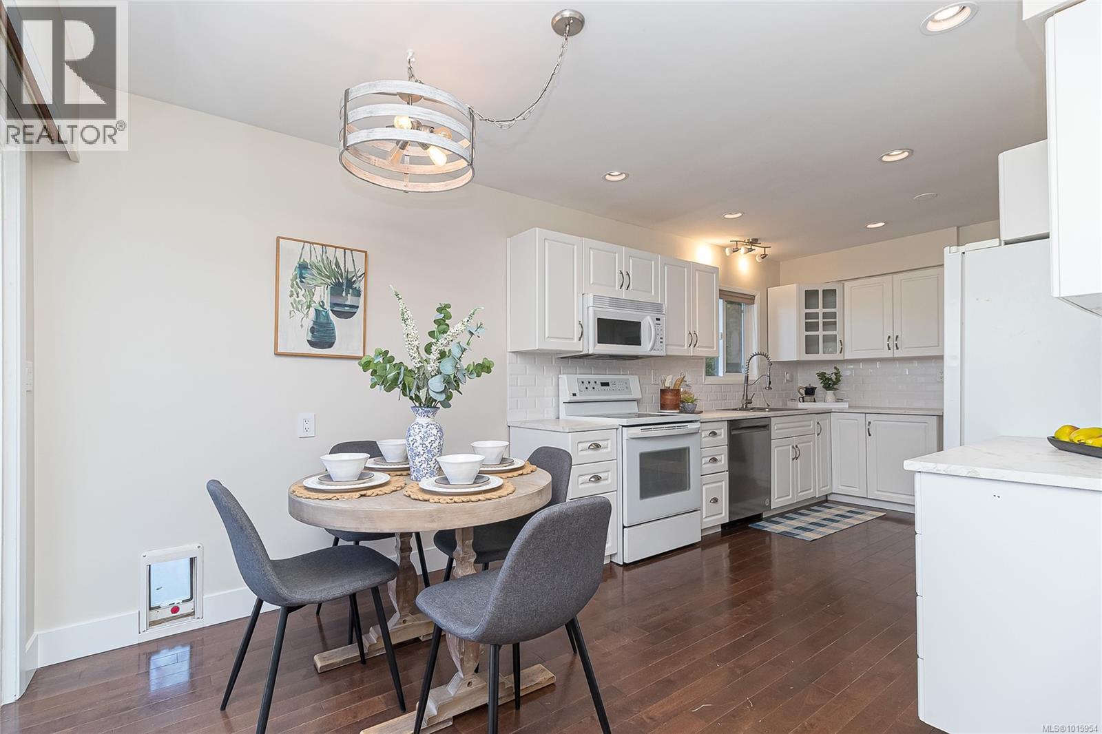  756 Snowdrop Avenue, Saanich