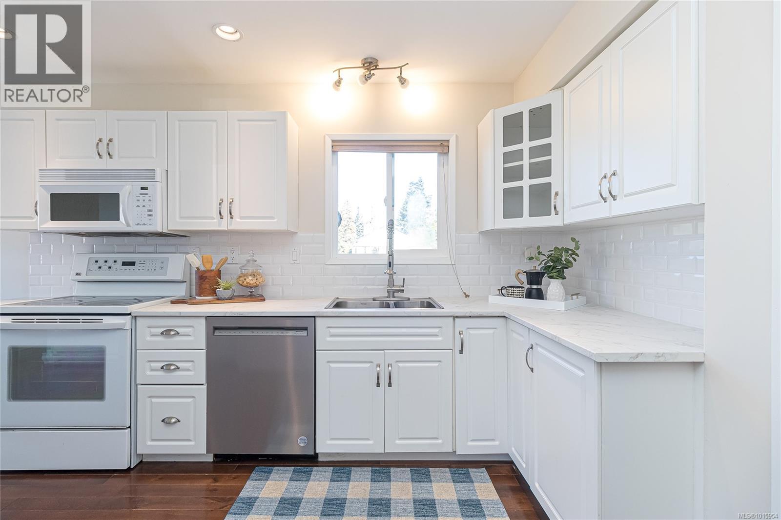  756 Snowdrop Avenue, Saanich