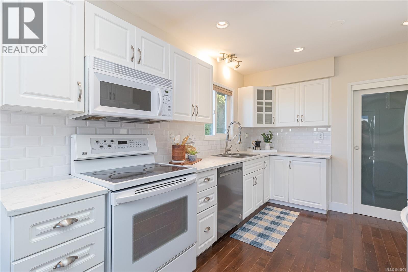  756 Snowdrop Avenue, Saanich