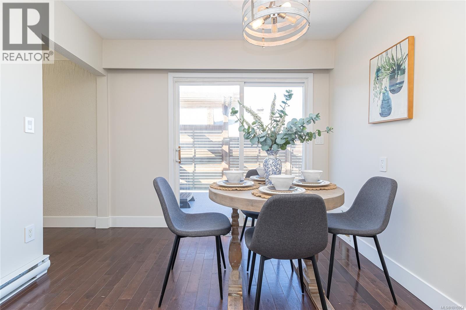  756 Snowdrop Avenue, Saanich