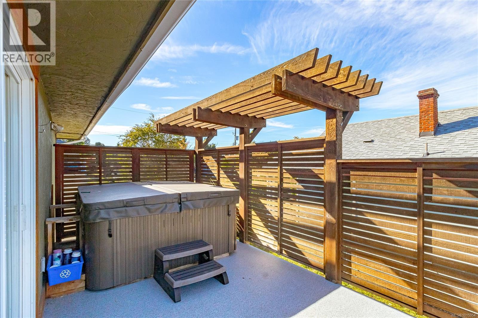  756 Snowdrop Avenue, Saanich