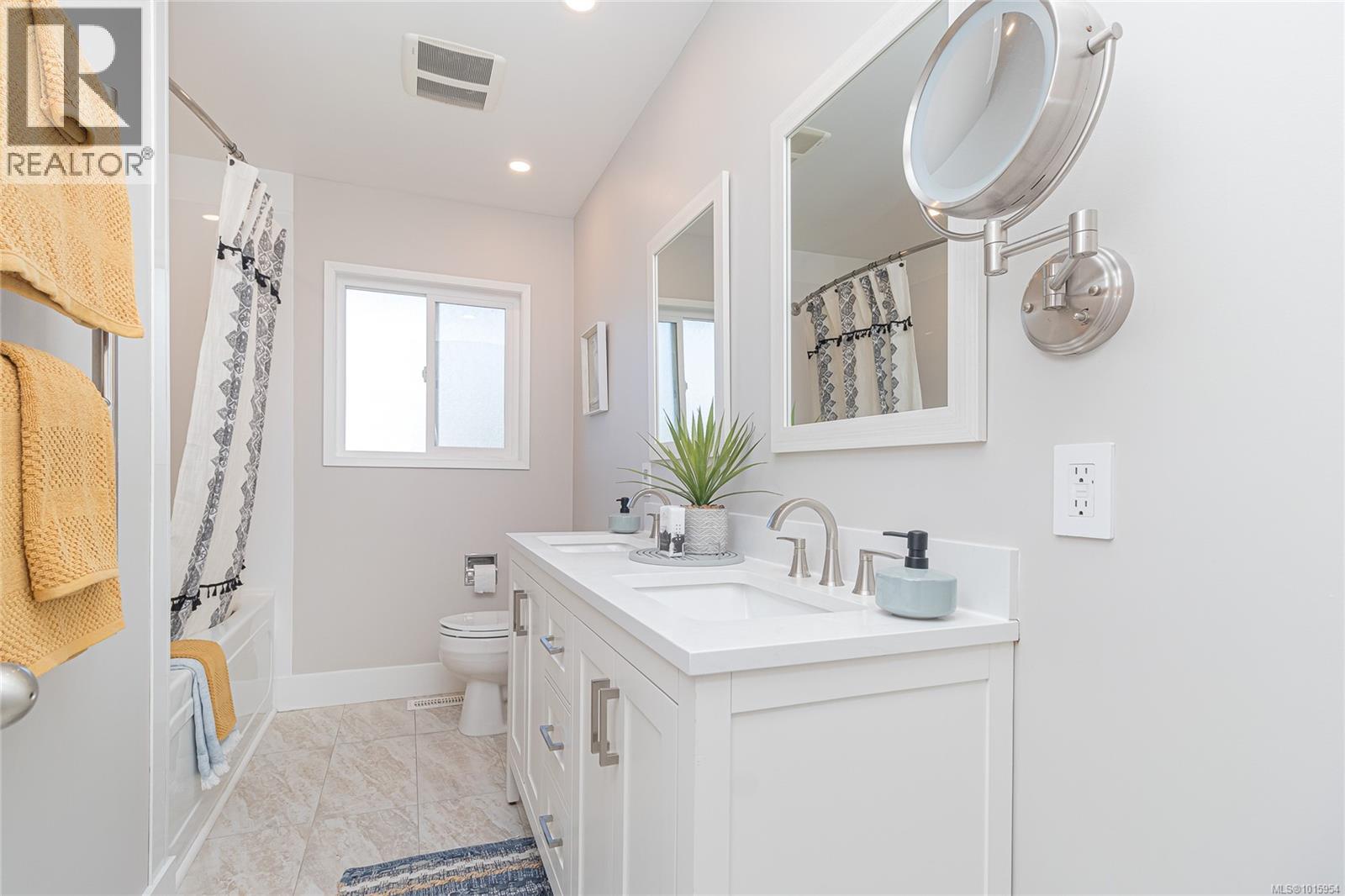  756 Snowdrop Avenue, Saanich
