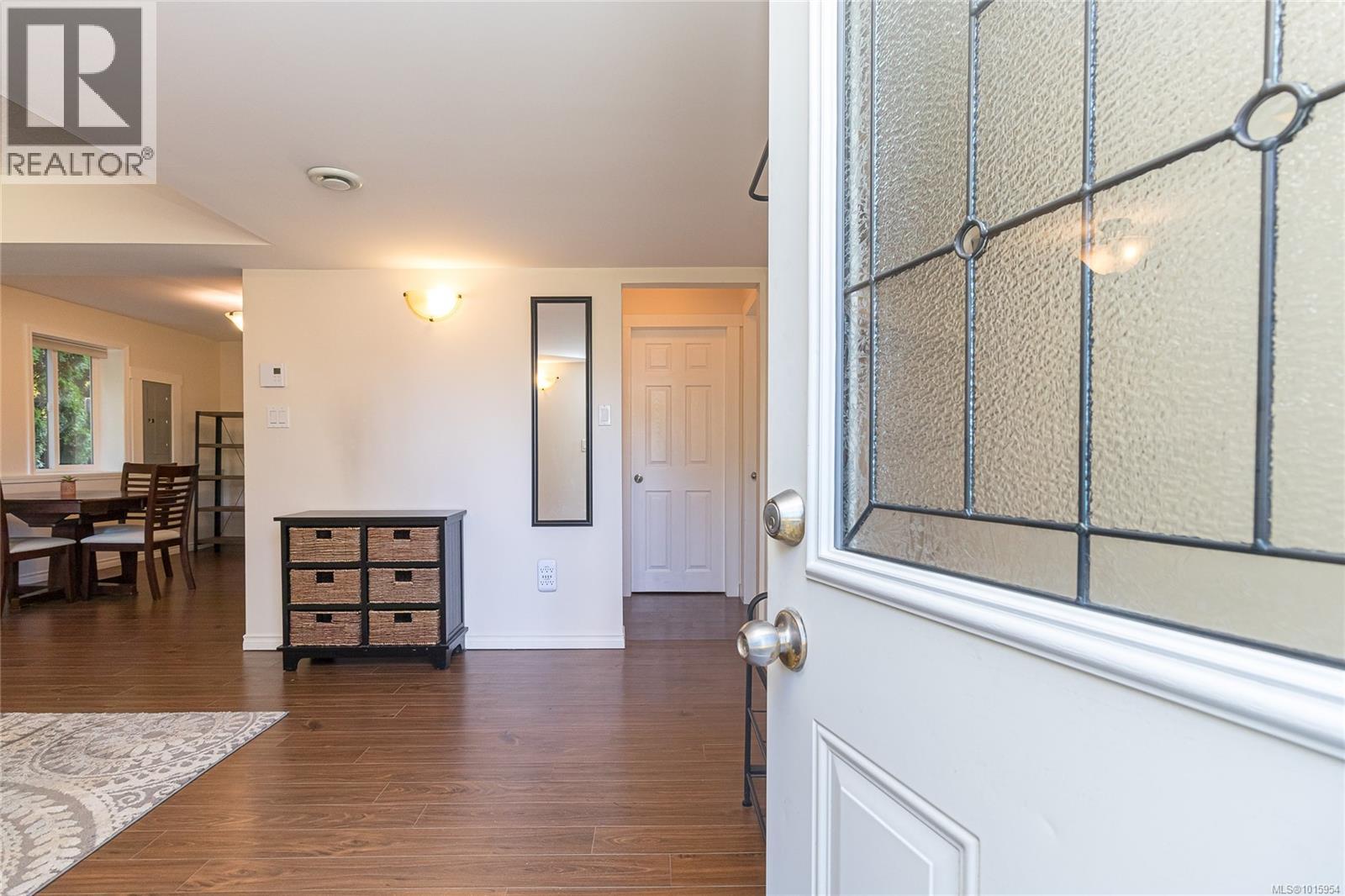  756 Snowdrop Avenue, Saanich
