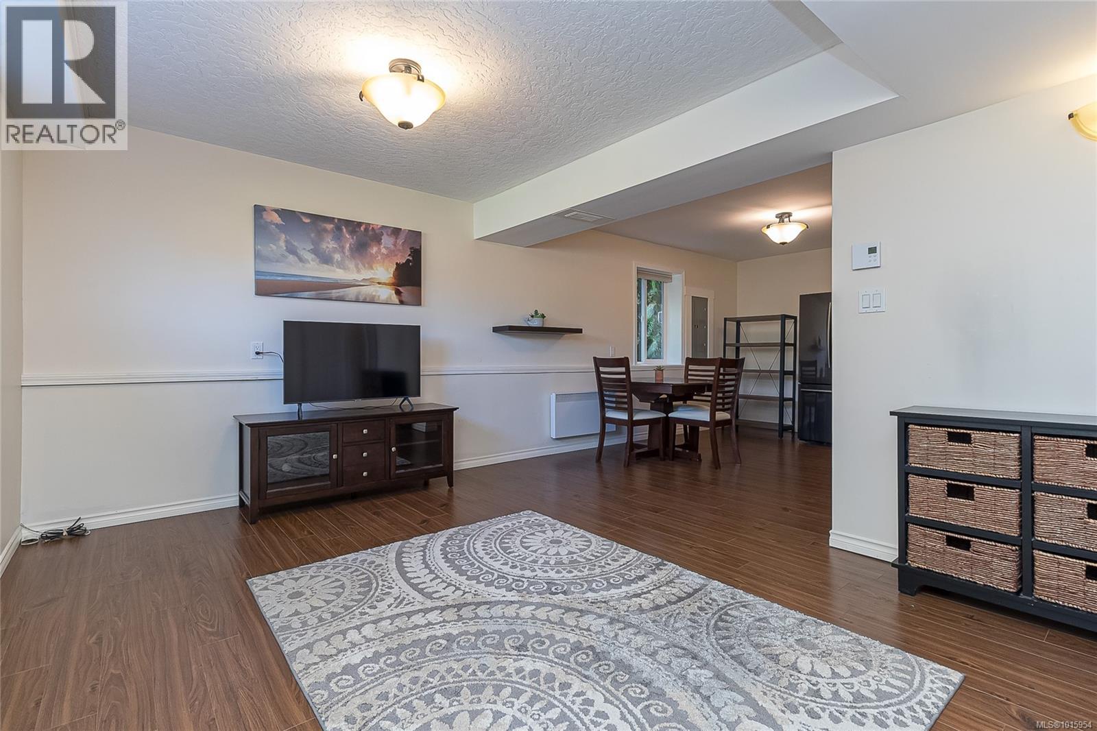  756 Snowdrop Avenue, Saanich