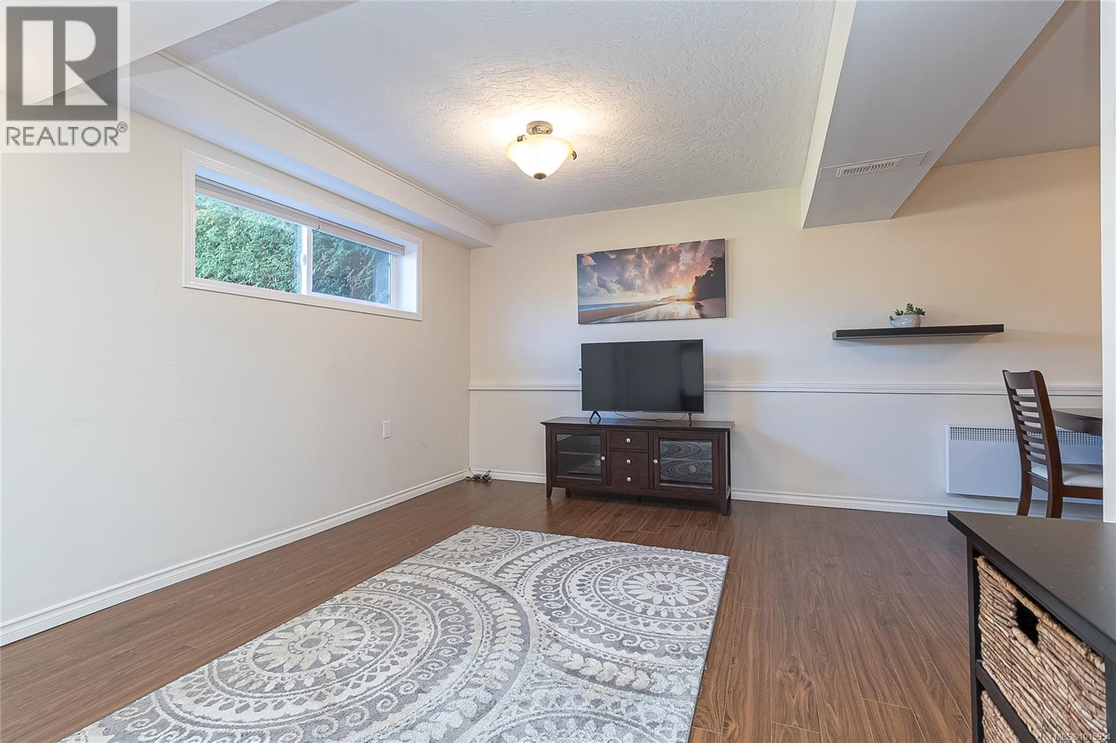  756 Snowdrop Avenue, Saanich