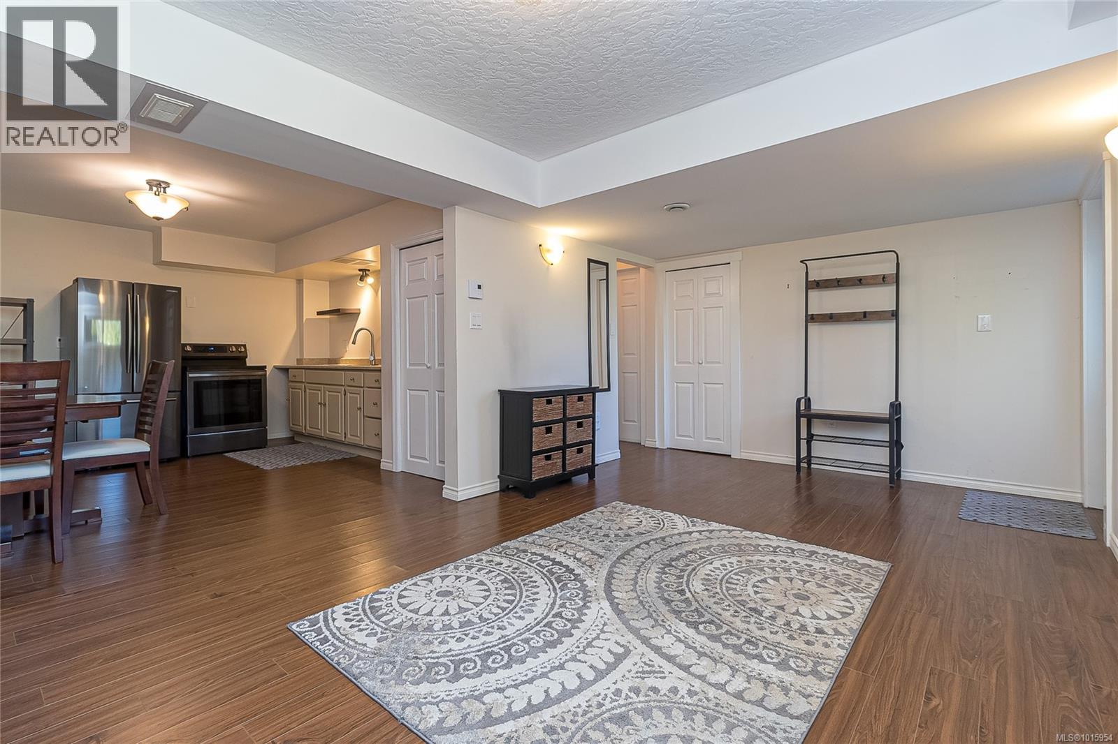  756 Snowdrop Avenue, Saanich