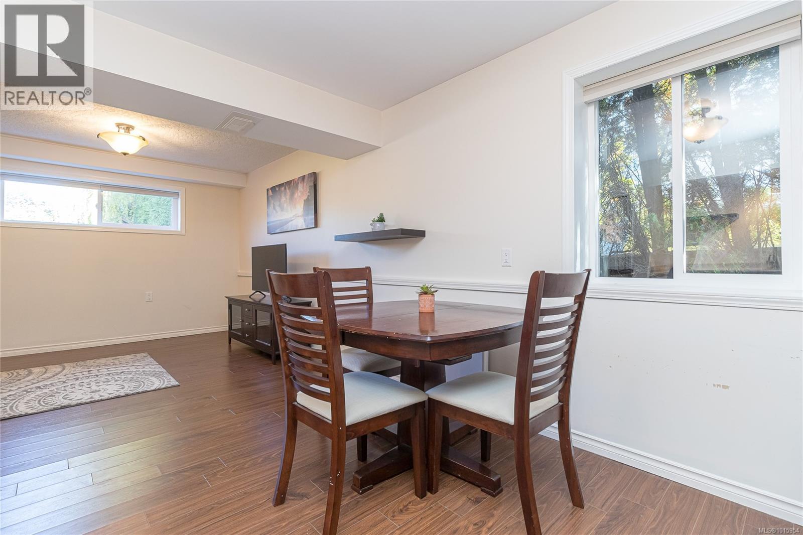  756 Snowdrop Avenue, Saanich