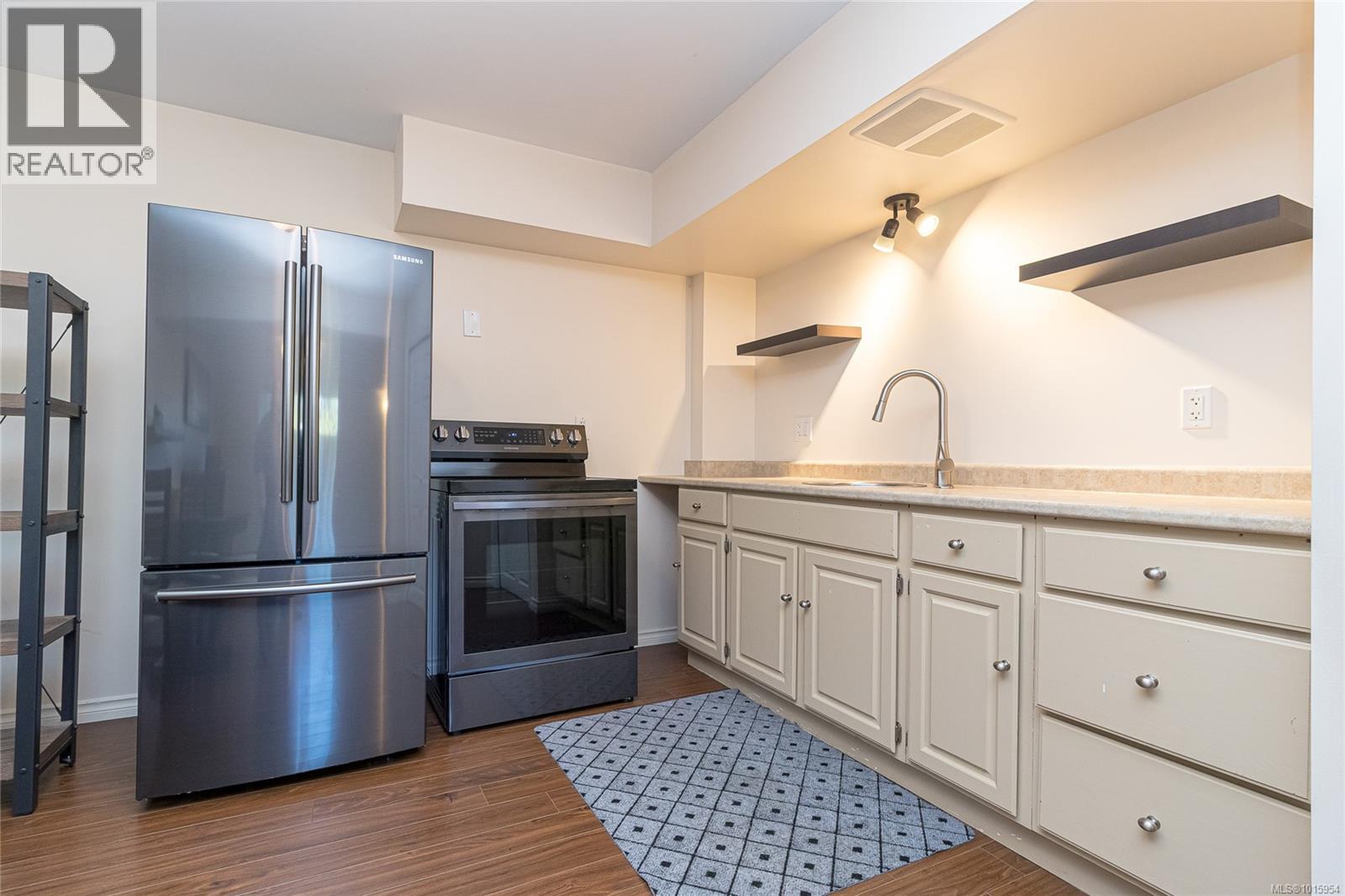  756 Snowdrop Avenue, Saanich