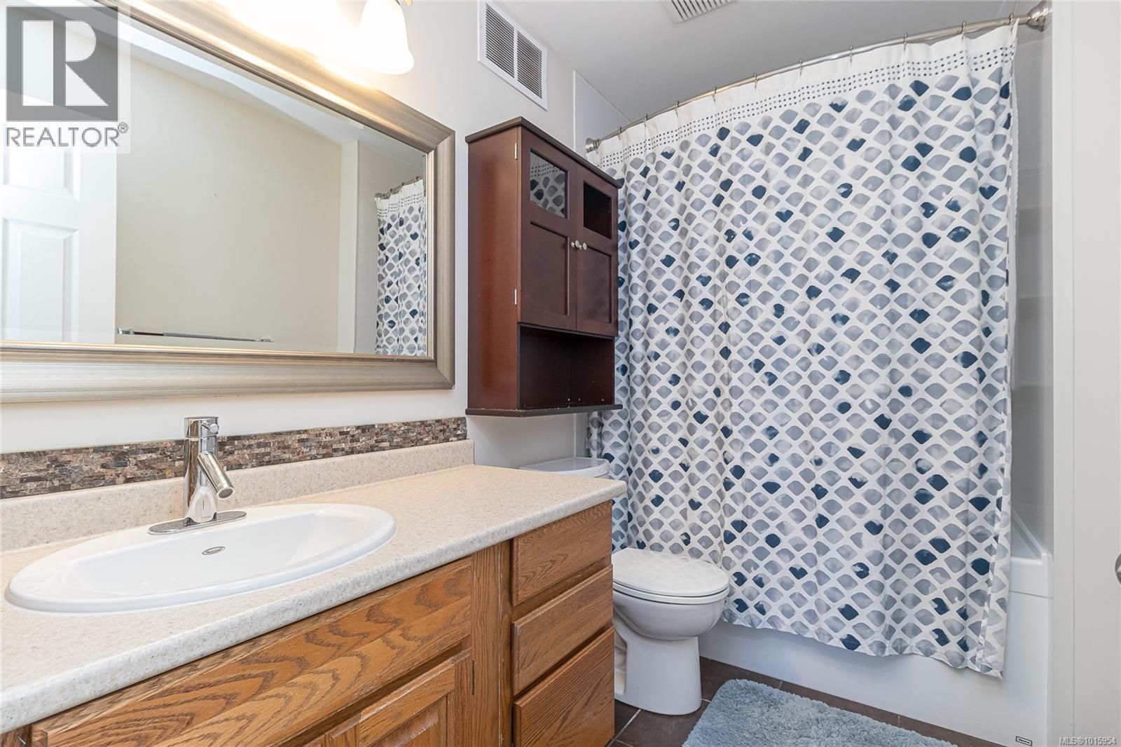  756 Snowdrop Avenue, Saanich