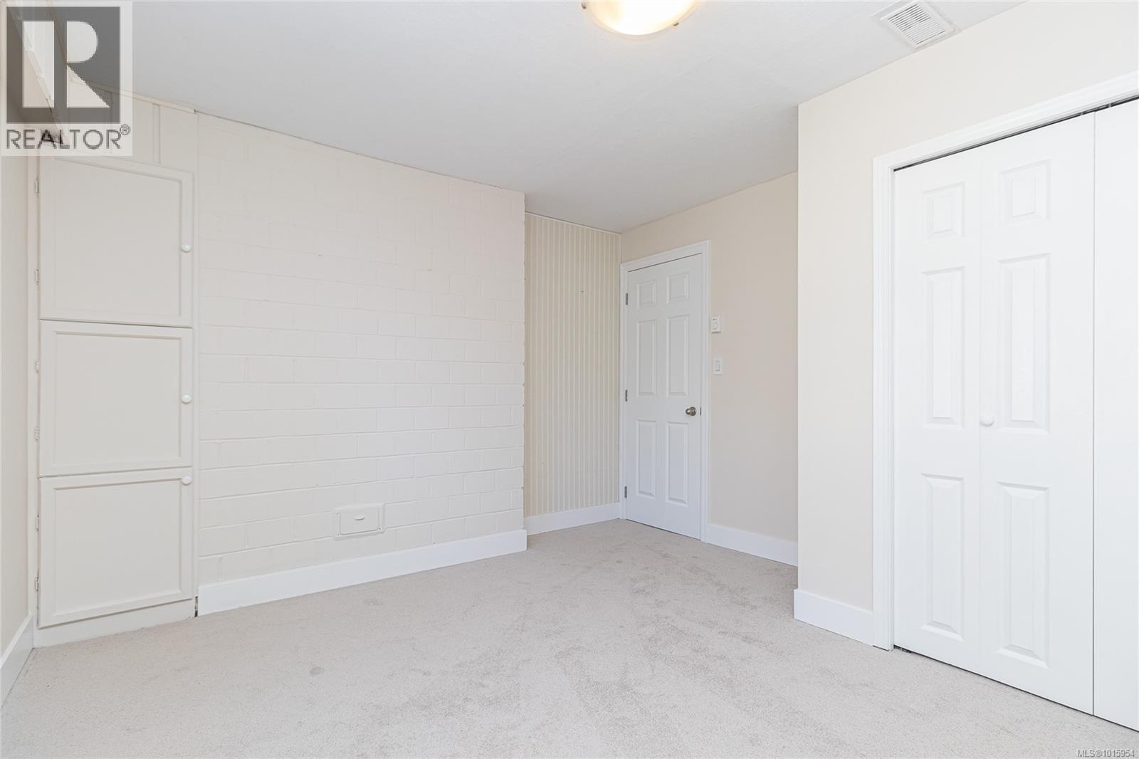  756 Snowdrop Avenue, Saanich