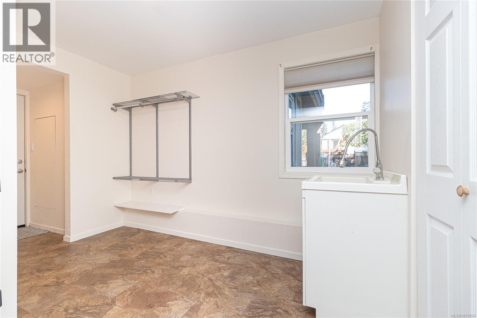  756 Snowdrop Avenue, Saanich