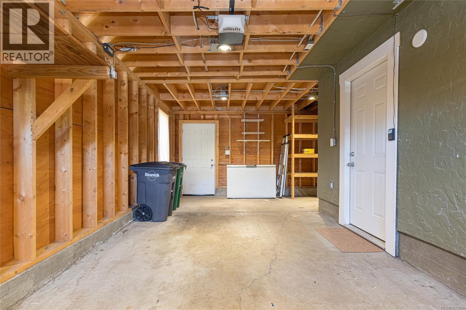  756 Snowdrop Avenue, Saanich