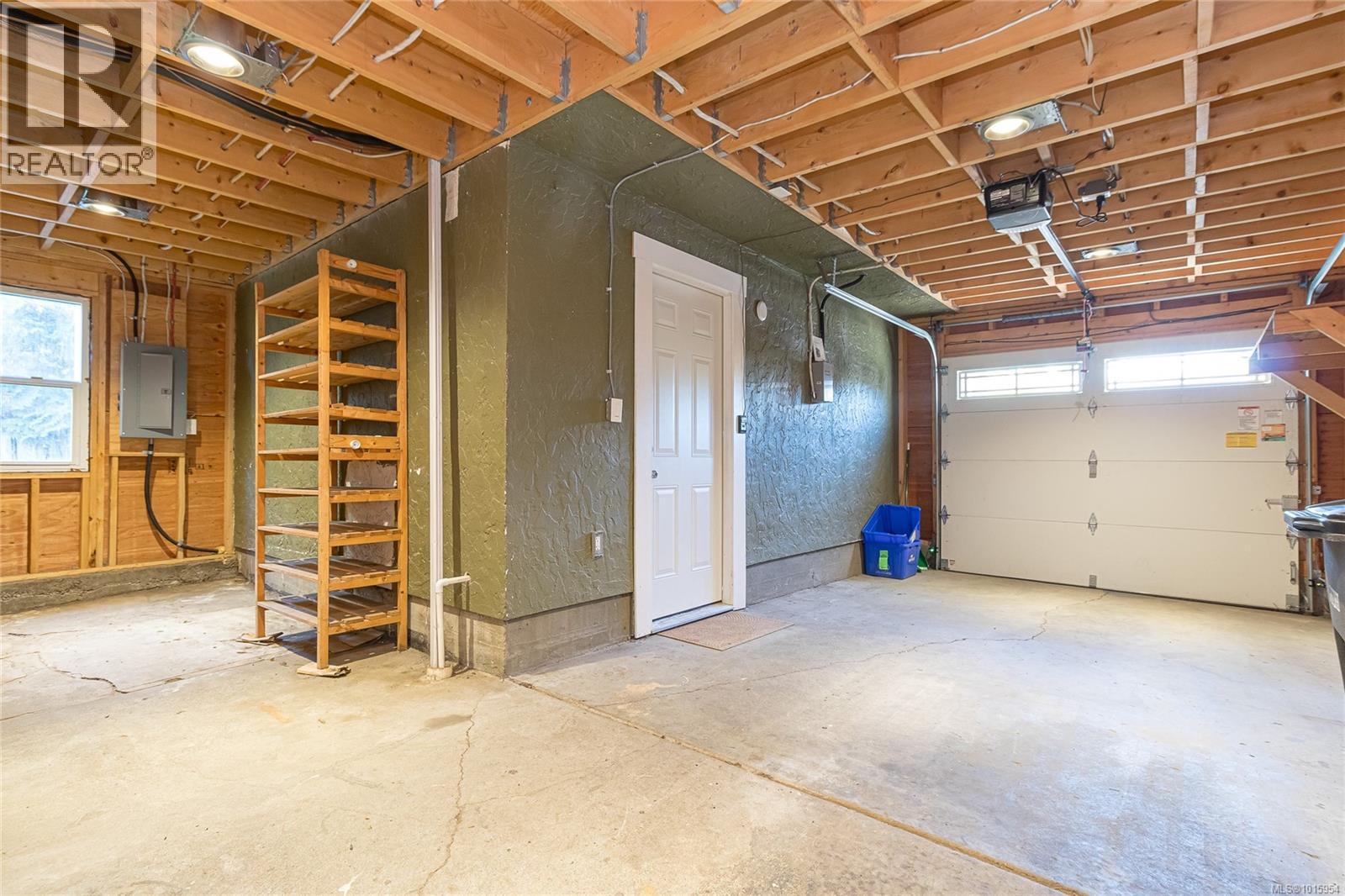  756 Snowdrop Avenue, Saanich