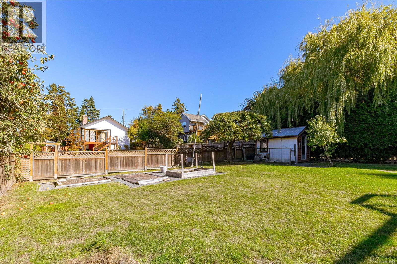  756 Snowdrop Avenue, Saanich