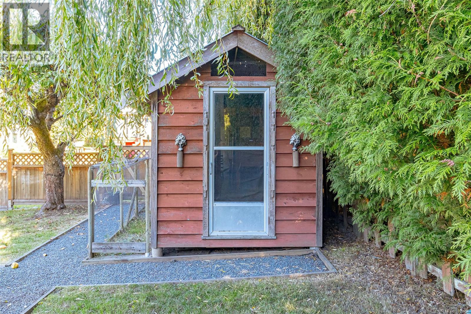  756 Snowdrop Avenue, Saanich