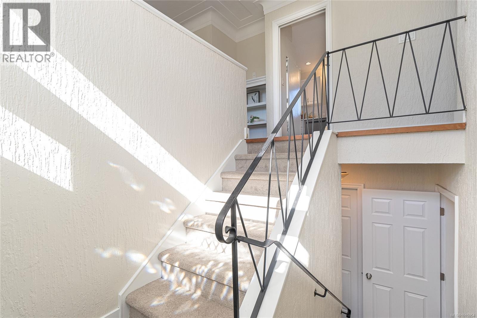  756 Snowdrop Avenue, Saanich
