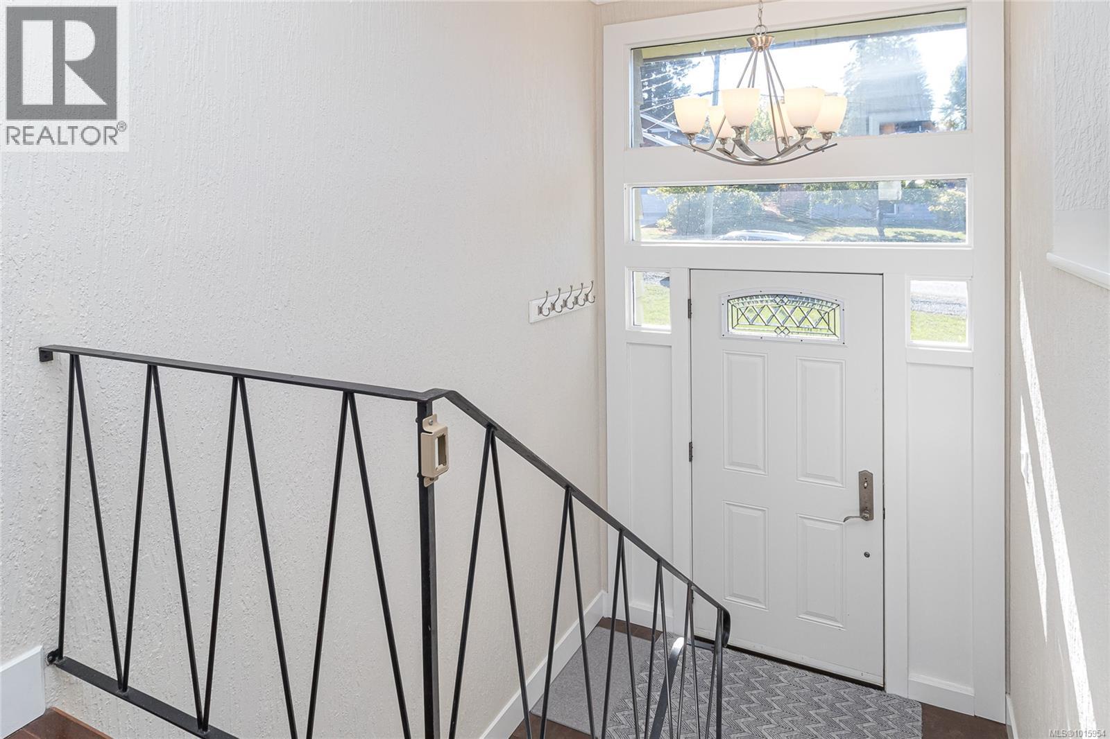 756 Snowdrop Avenue, Saanich
