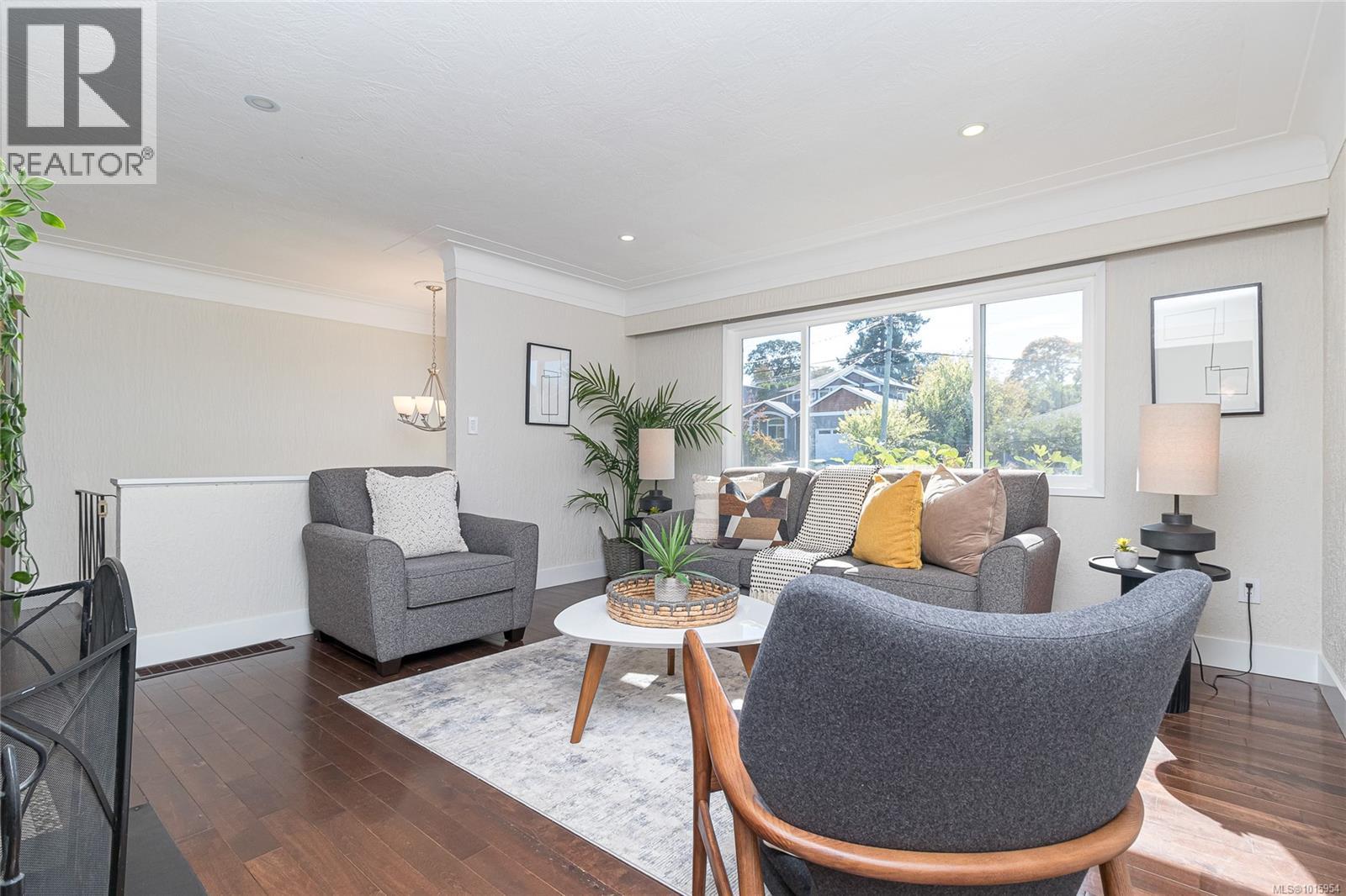  756 Snowdrop Avenue, Saanich