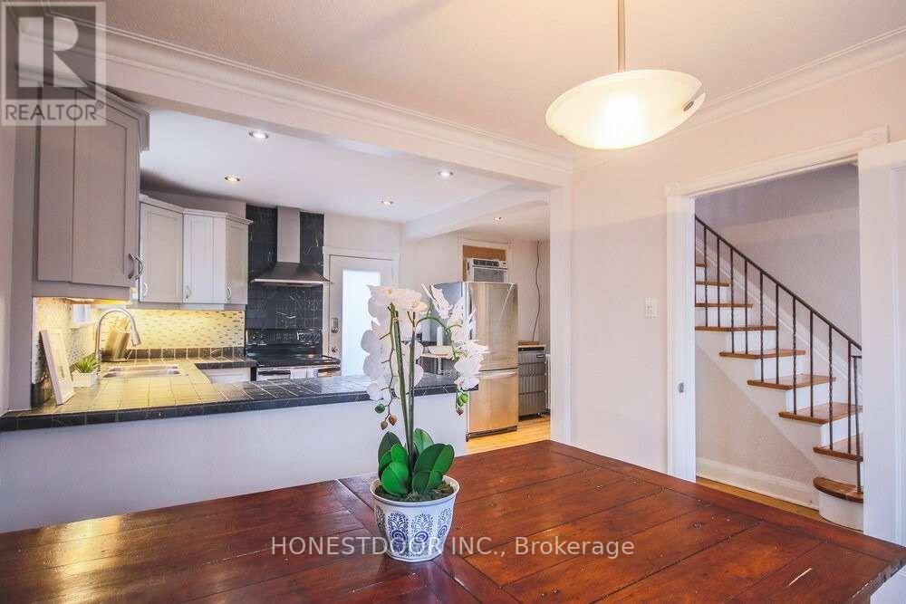 1173 BROADVIEW AVENUE - 23