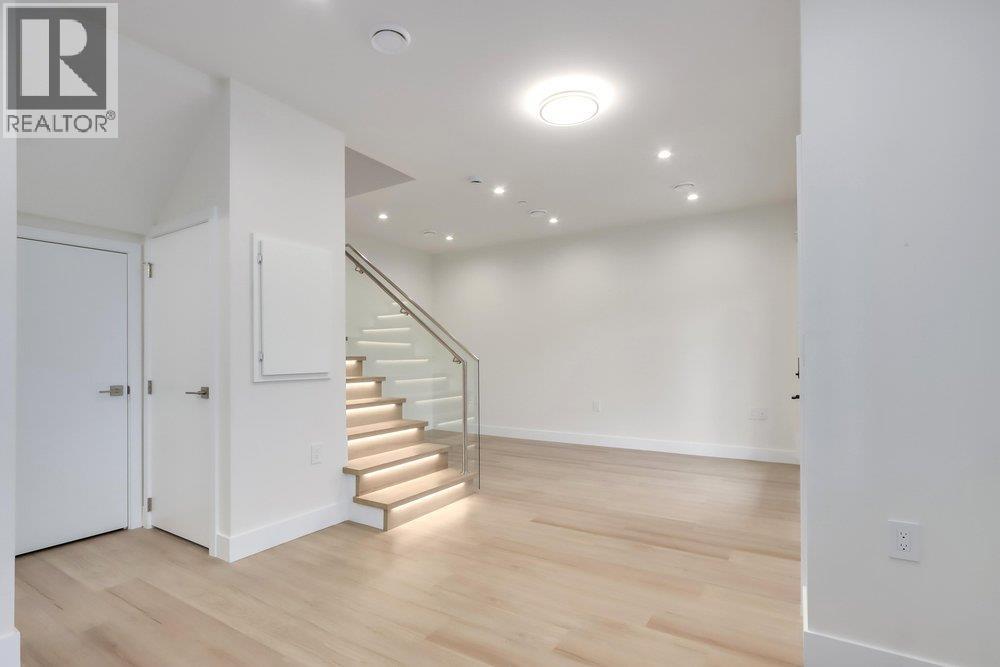 1 4257 KNIGHT STREET, Vancouver