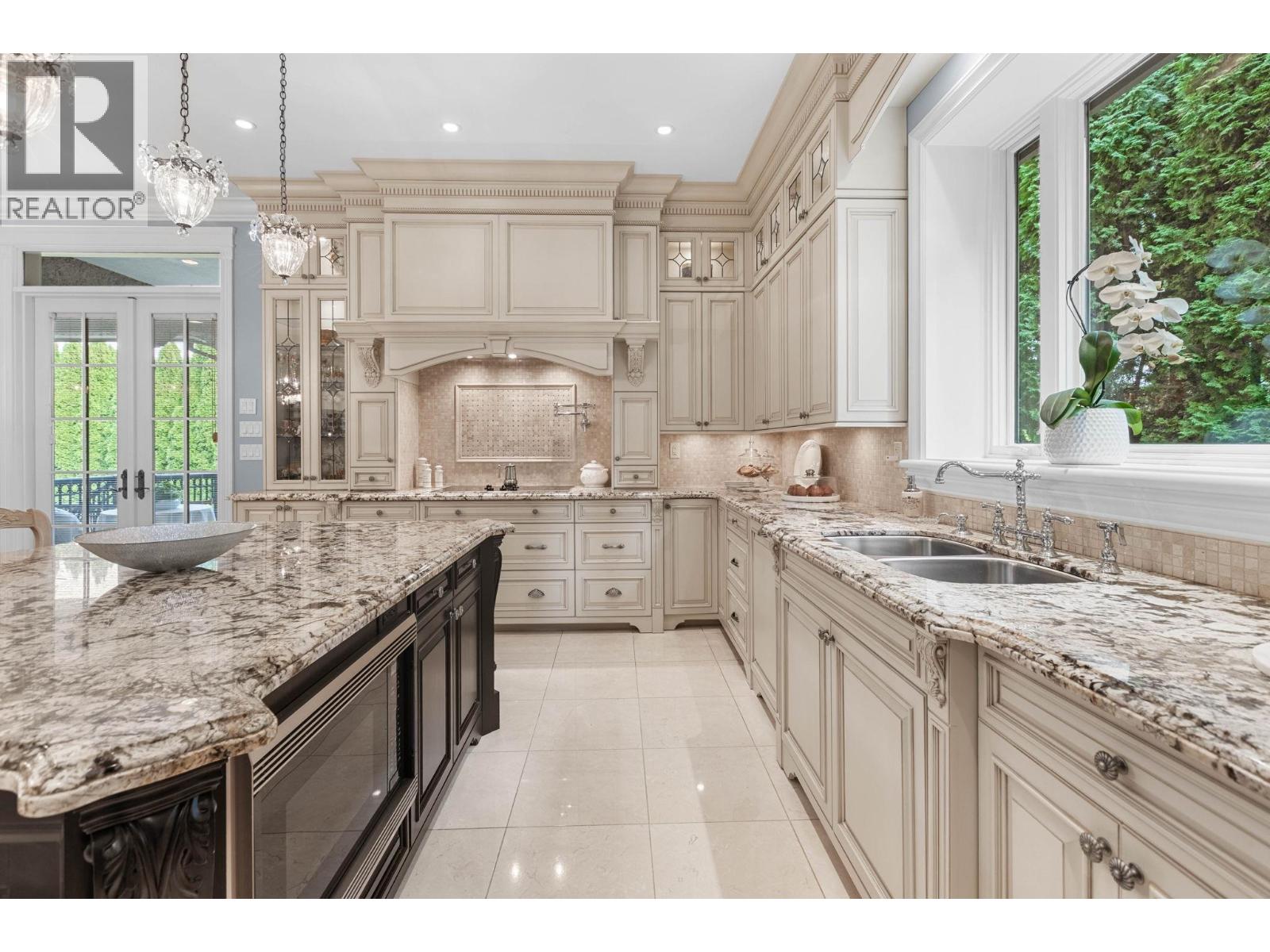 3116 BAINBRIDGE AVENUE, Burnaby