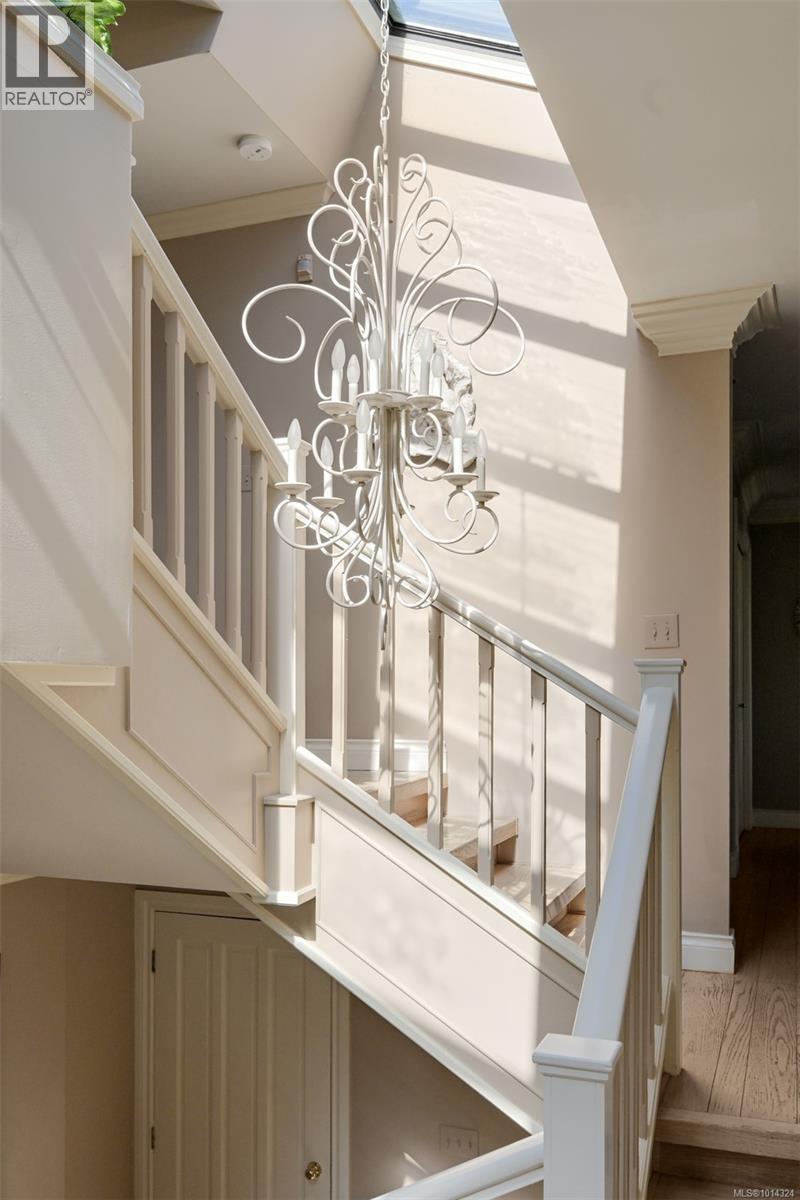 2807 Arbutus Rd, Saanich