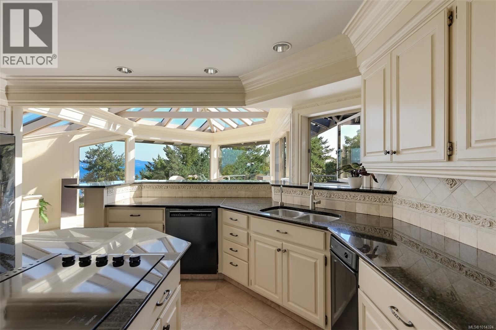 2807 Arbutus Rd, Saanich