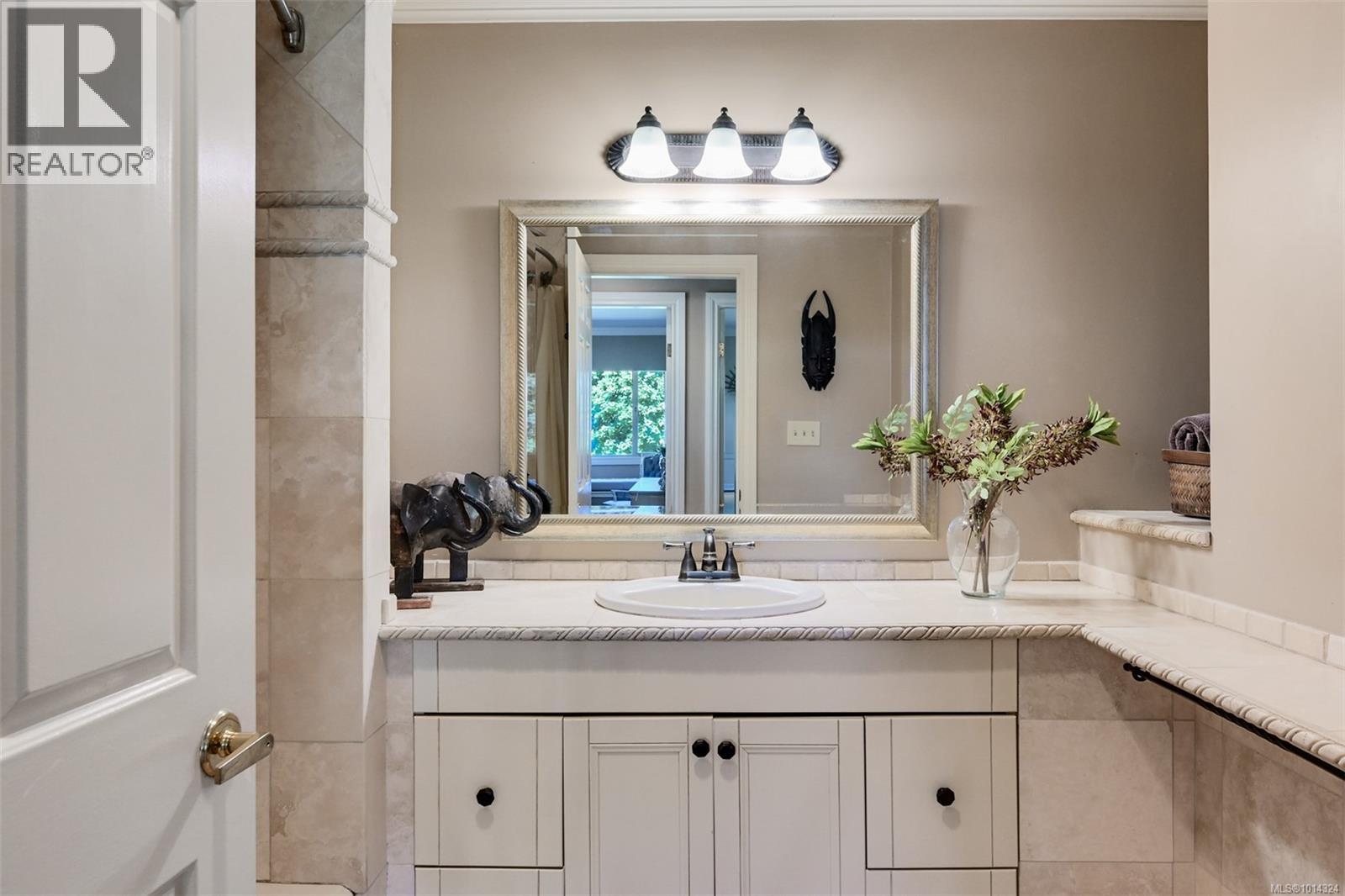 2807 Arbutus Rd, Saanich