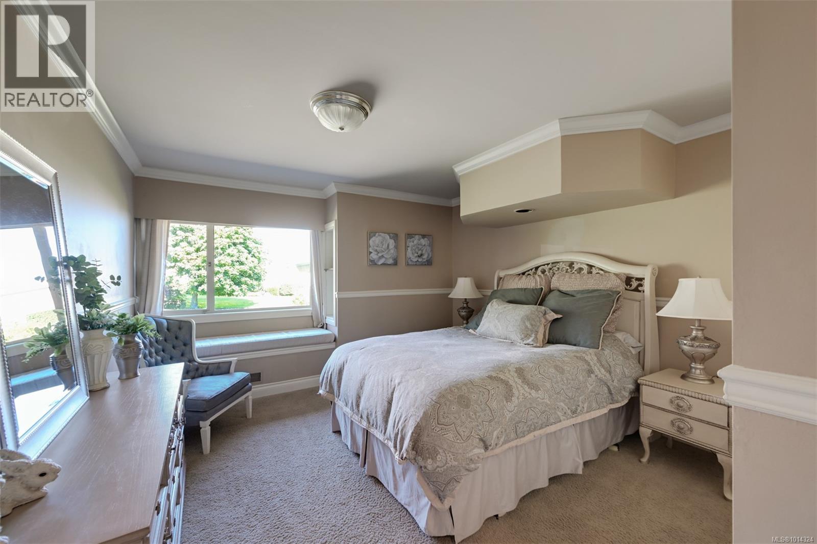 2807 Arbutus Rd, Saanich