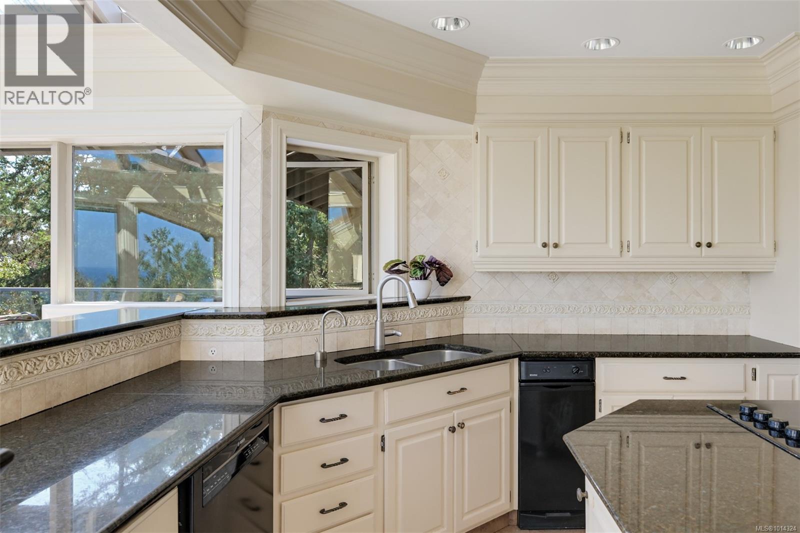 2807 Arbutus Rd, Saanich